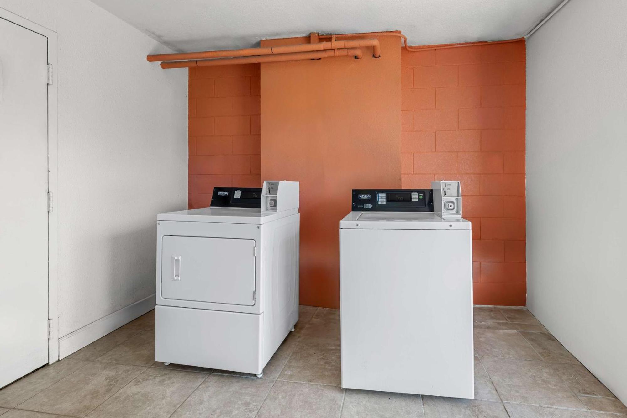 Americas Best Value Inn Hamilton Bagian luar foto