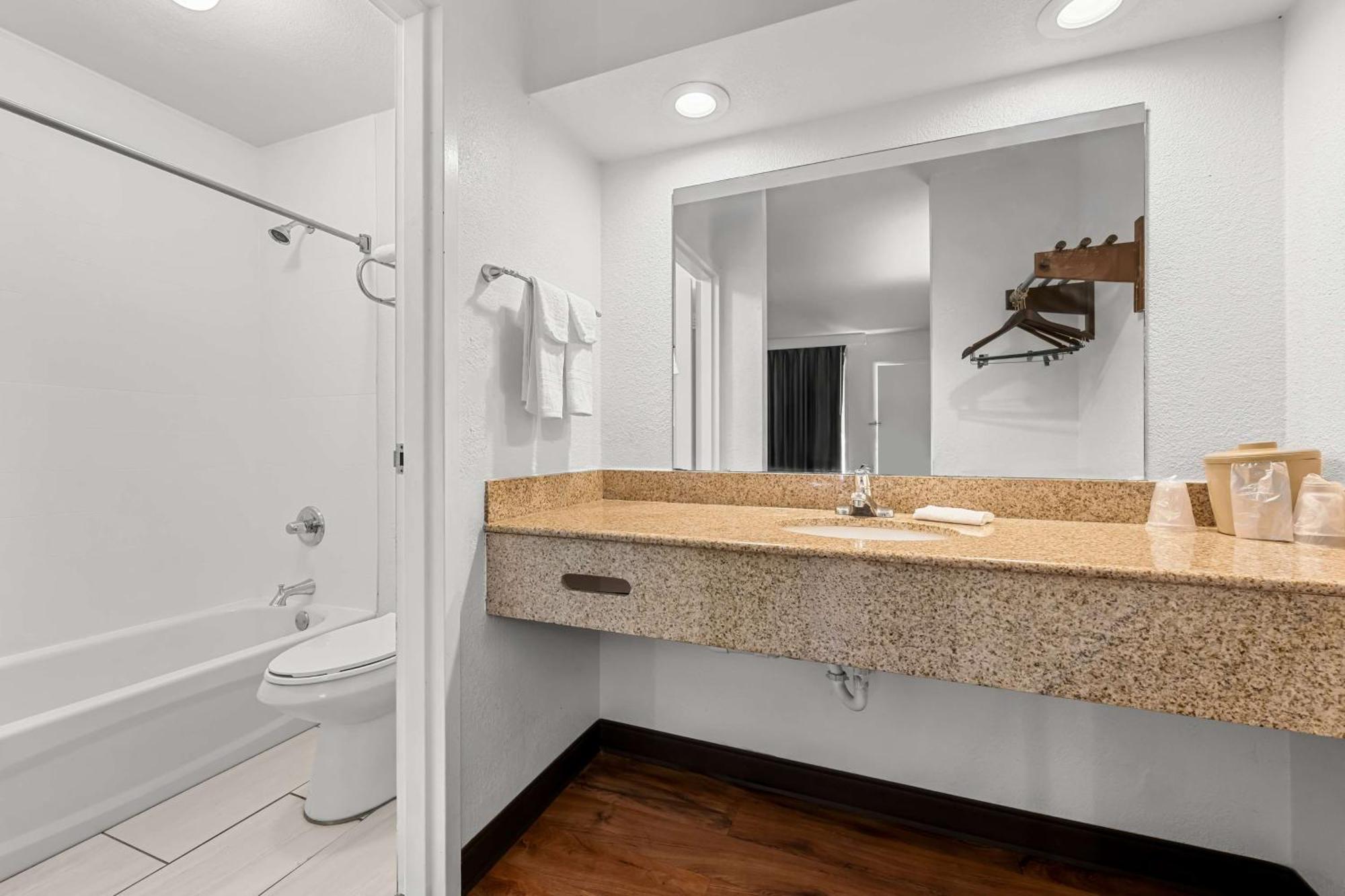 Americas Best Value Inn Hamilton Bagian luar foto
