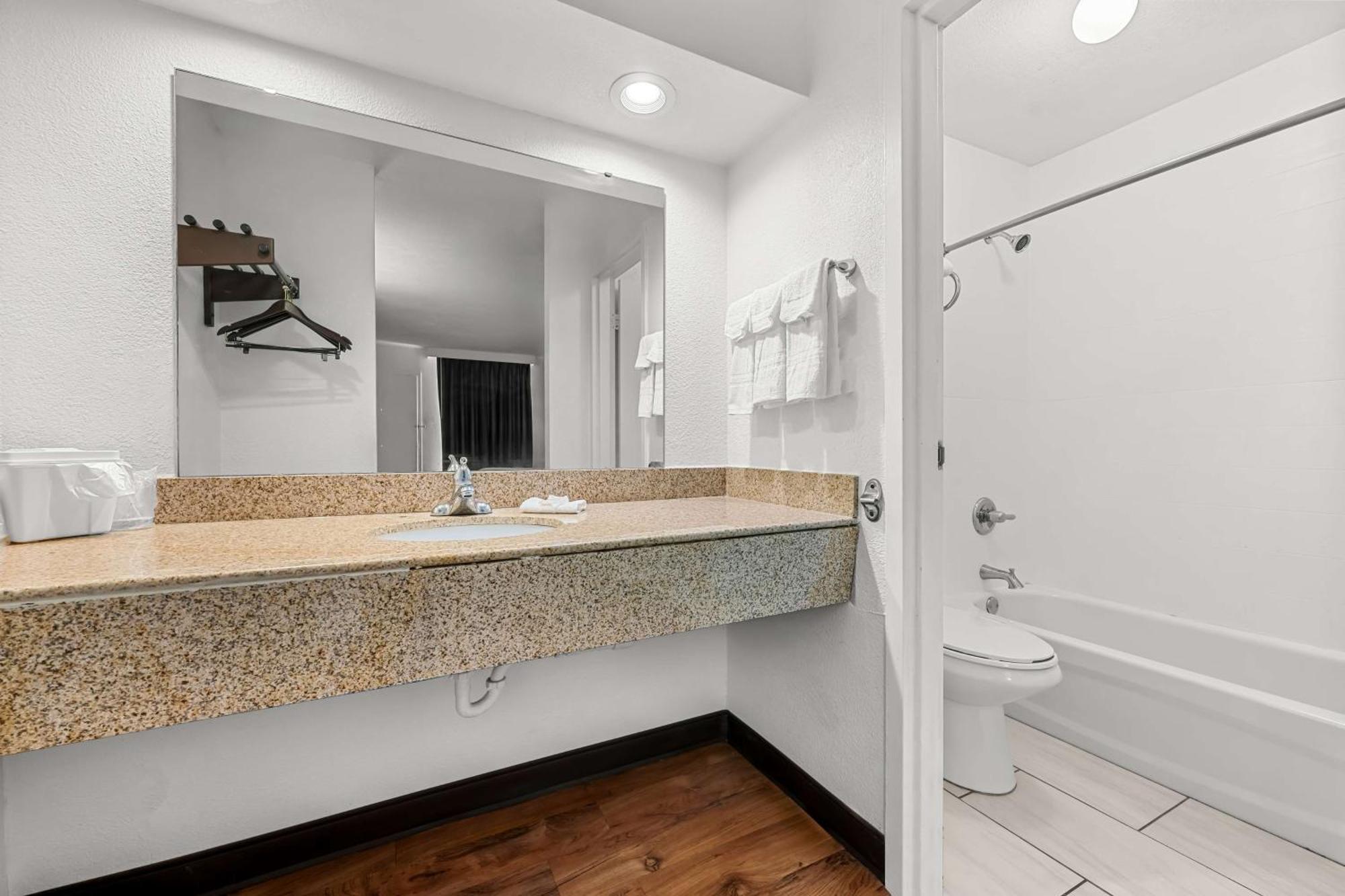 Americas Best Value Inn Hamilton Bagian luar foto