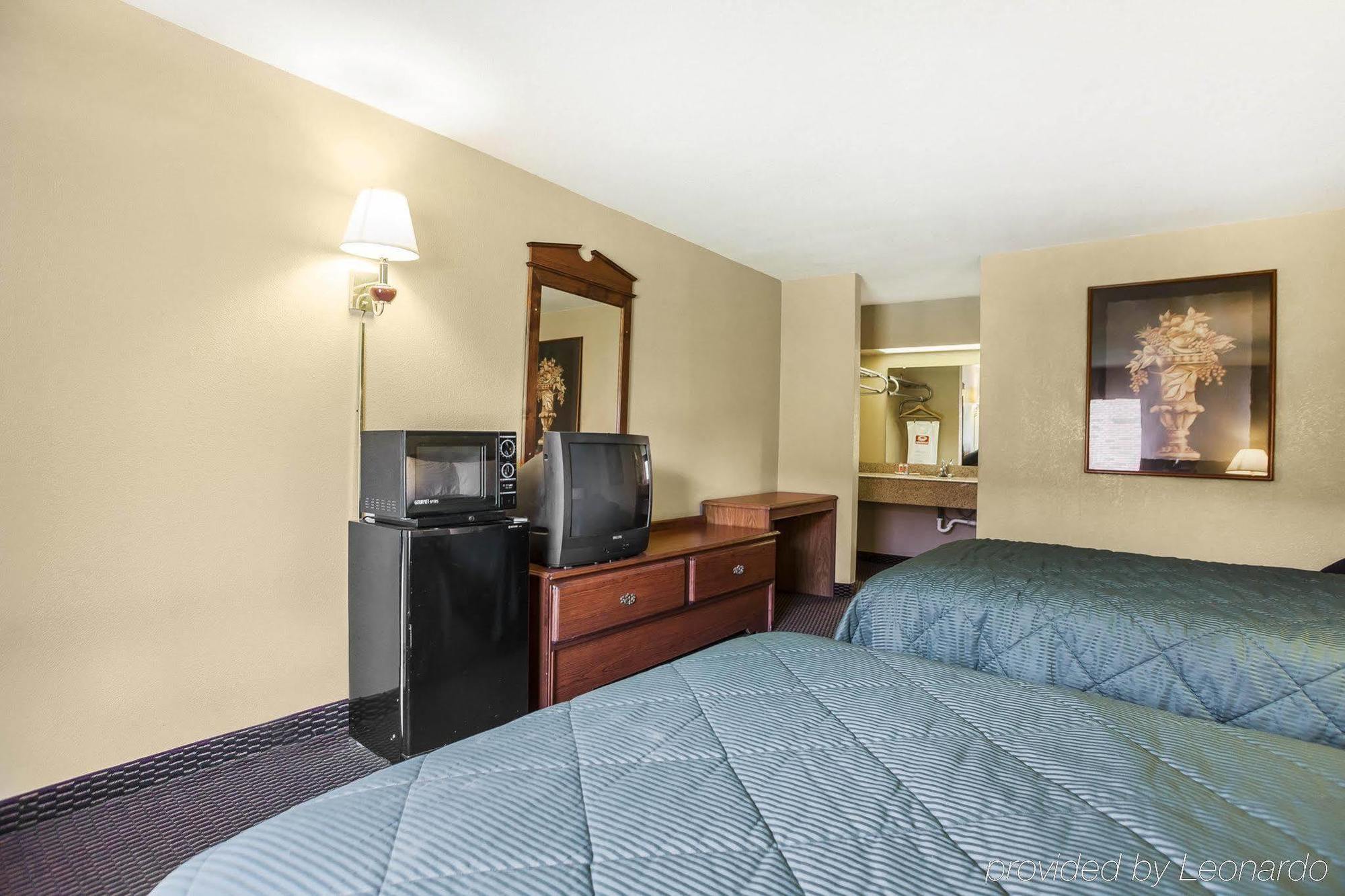 Americas Best Value Inn Hamilton Bagian luar foto