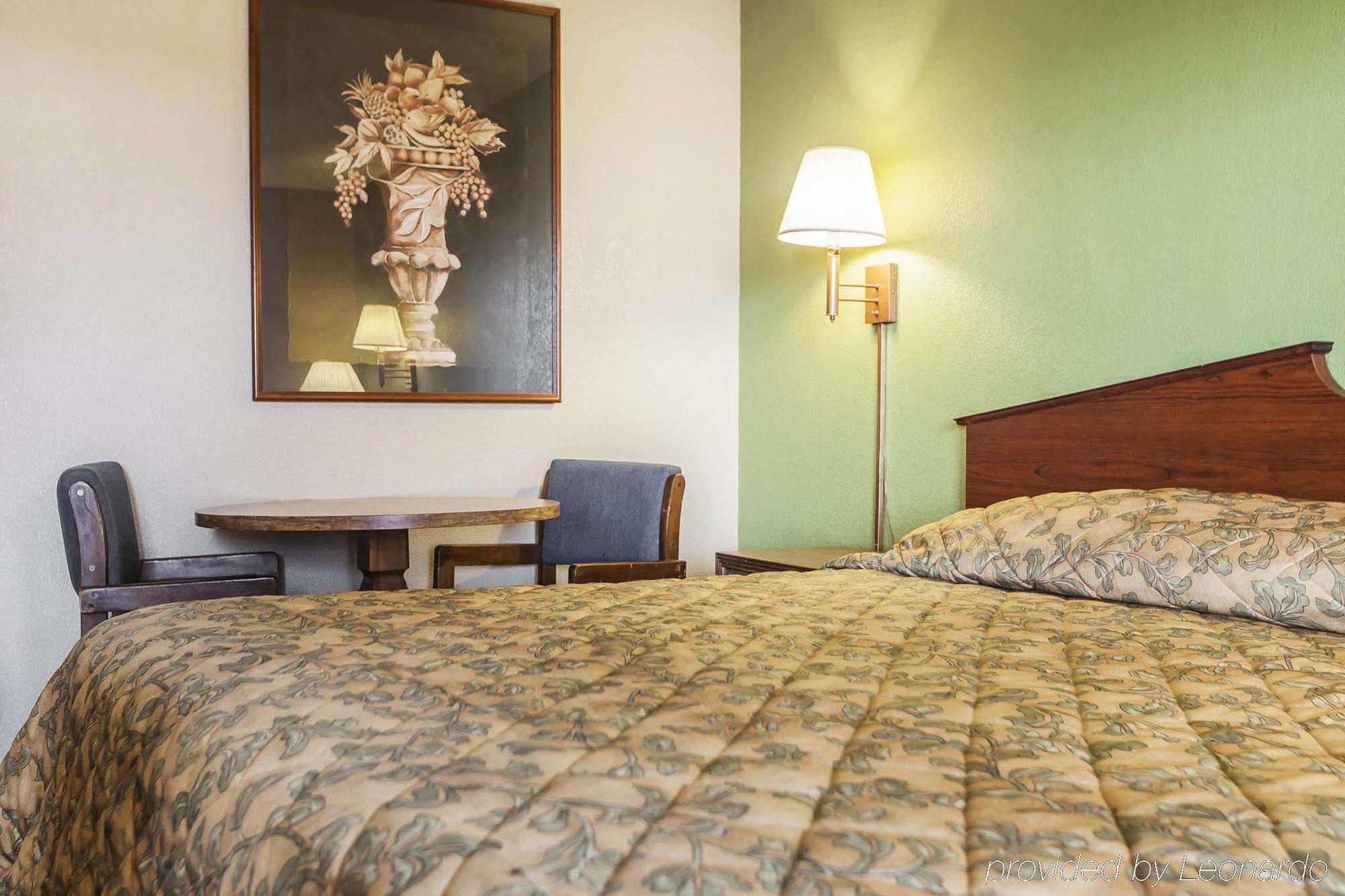 Americas Best Value Inn Hamilton Bagian luar foto